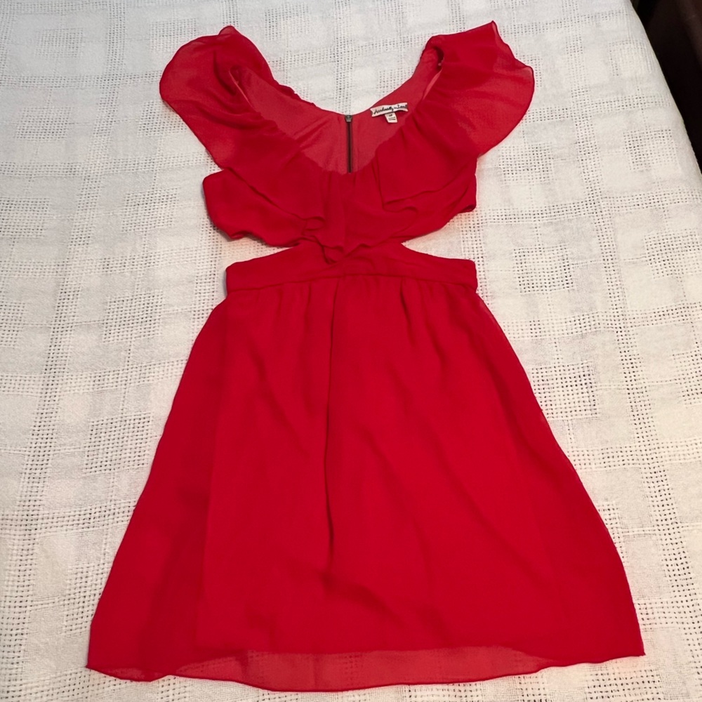 Flutter sleeve, cut out dress